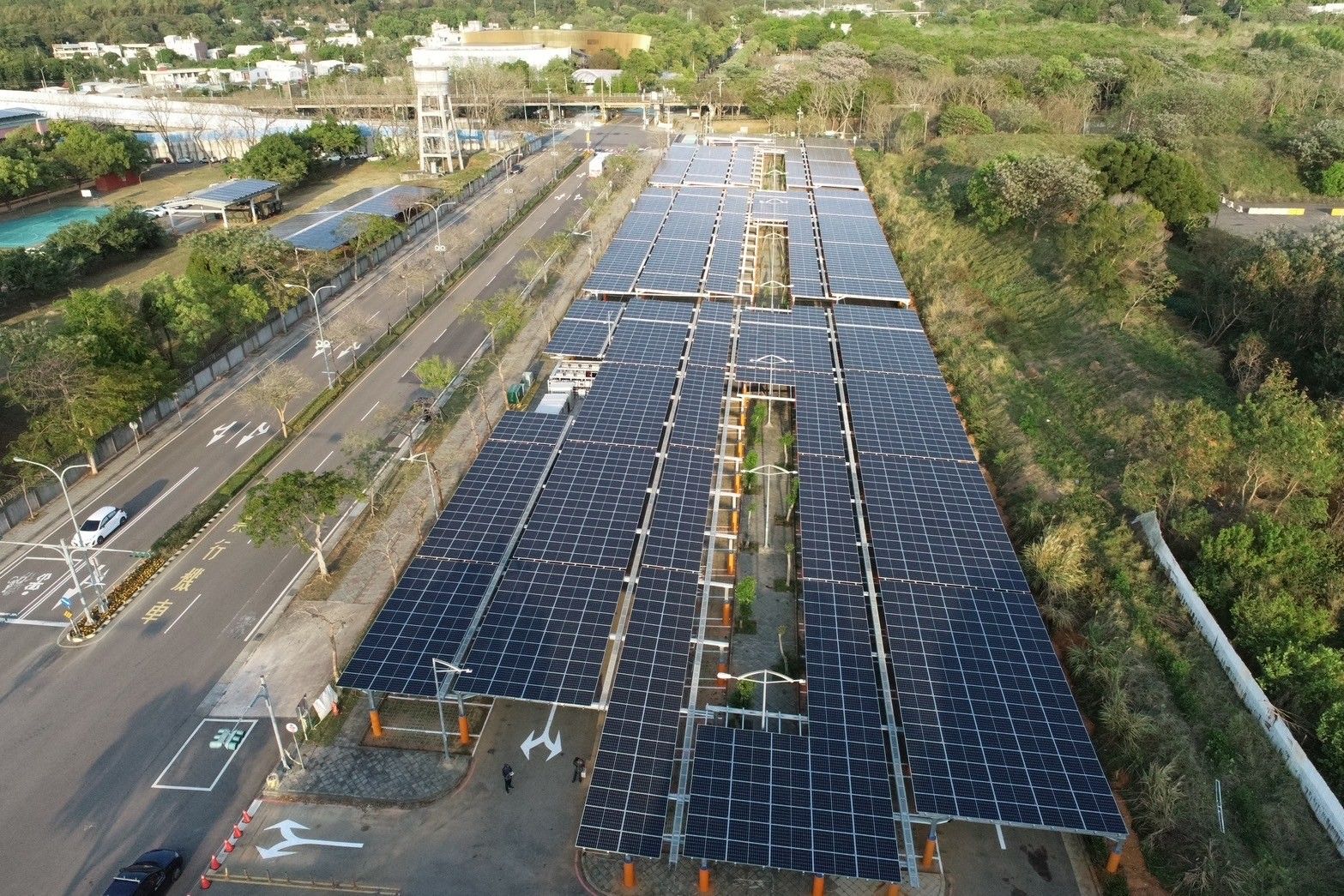 太陽光電停車場
