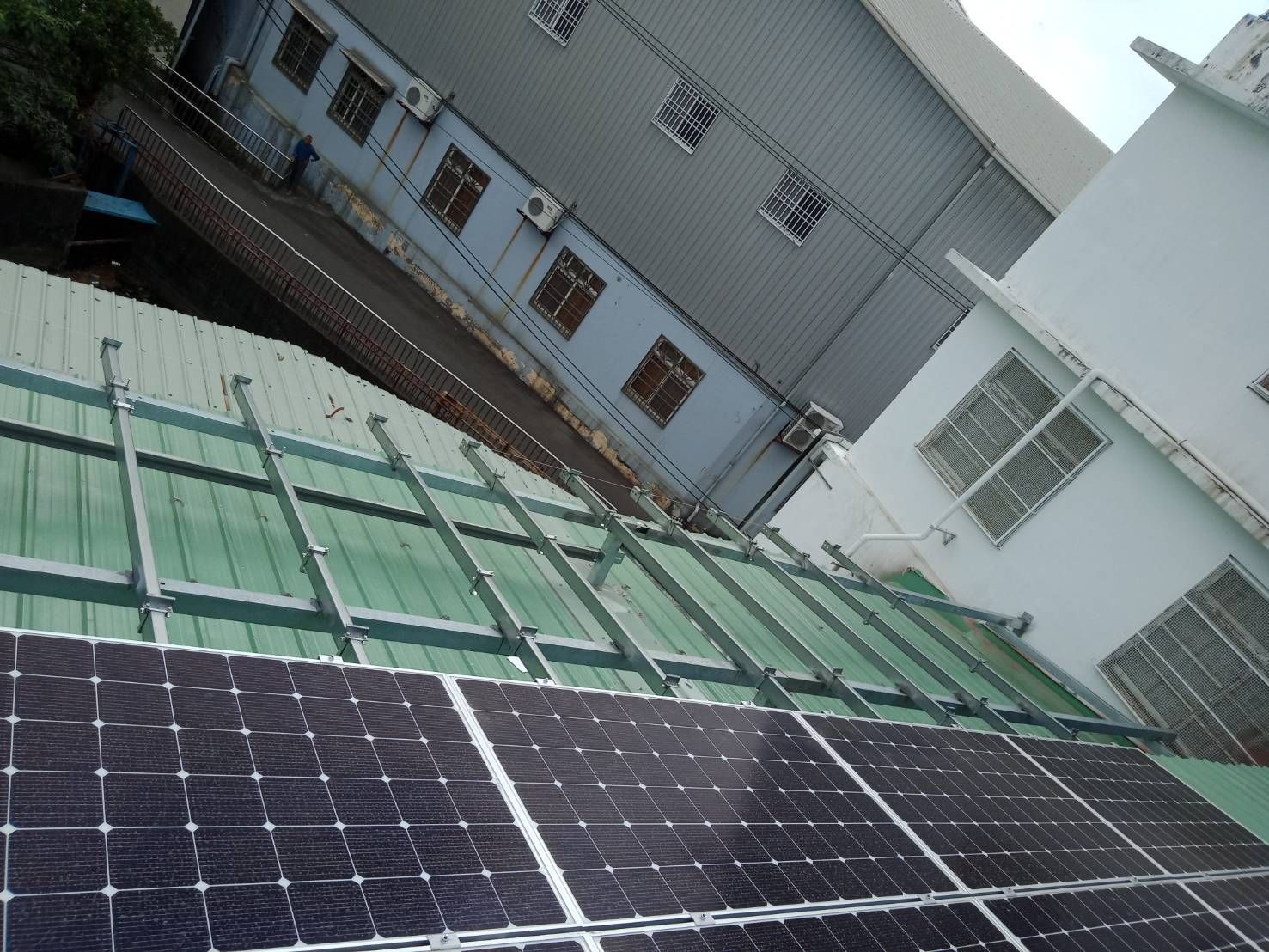 旭恩能源-太陽能模組鋪設